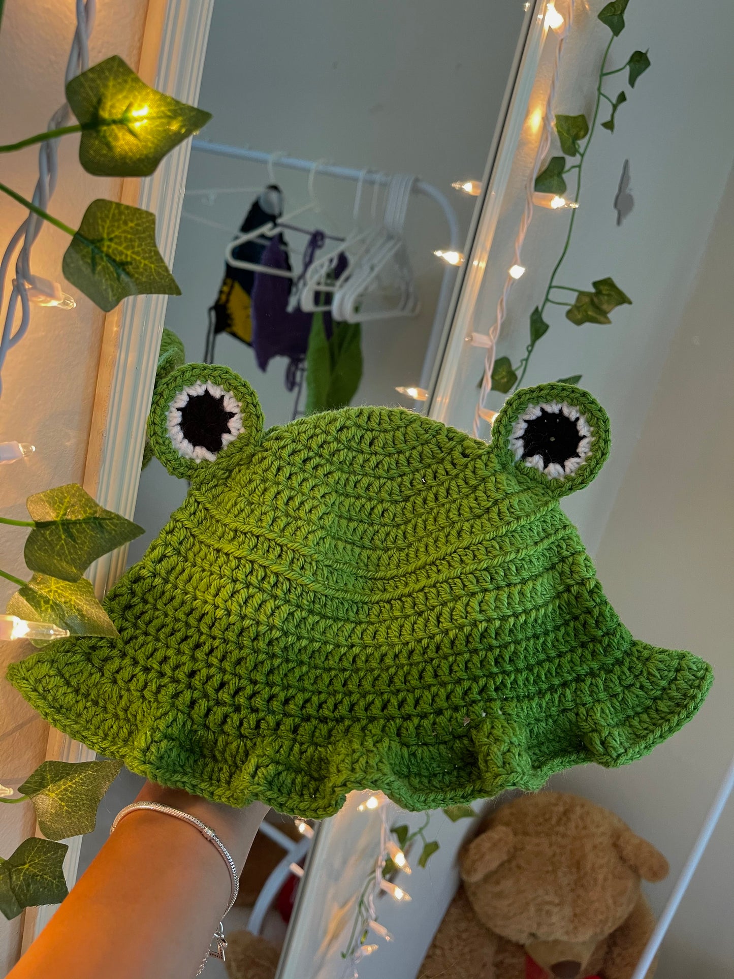 Hat frog 🐸